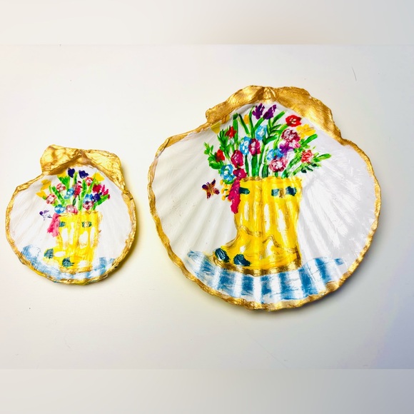 Handmade “mommy & me” shell ring dish pair with hand  painted design. - Picture 6 of 11